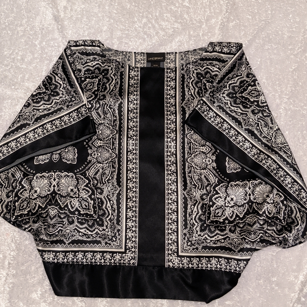 ♥️Lane Bryant black white butterfly sleeve blouse